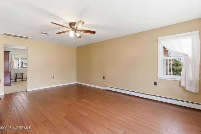 56 Bellflower Court, Toms River, NJ 08755