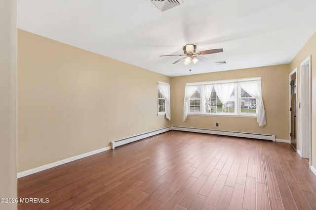 56 Bellflower Court, Toms River, NJ 08755