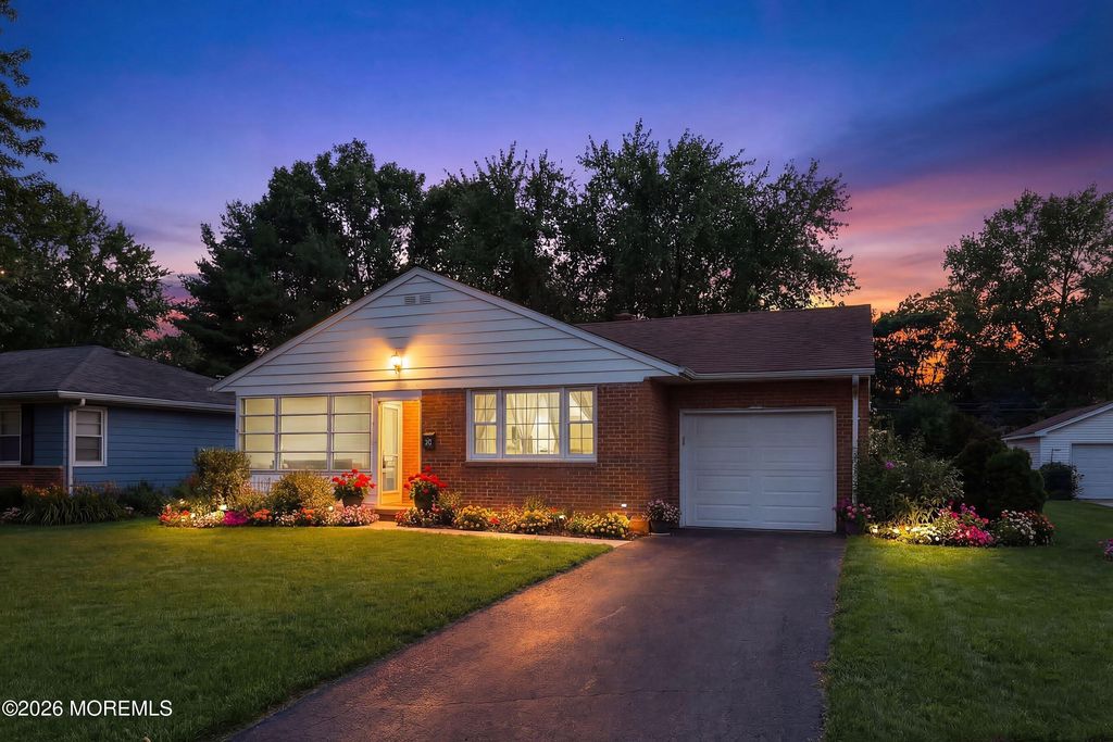 56 Bellflower Court, Toms River, NJ 08755