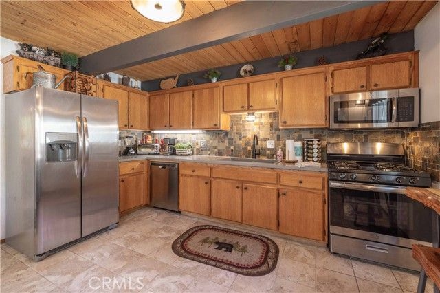 526 Catalina Road, Big Bear Lake, CA 92315