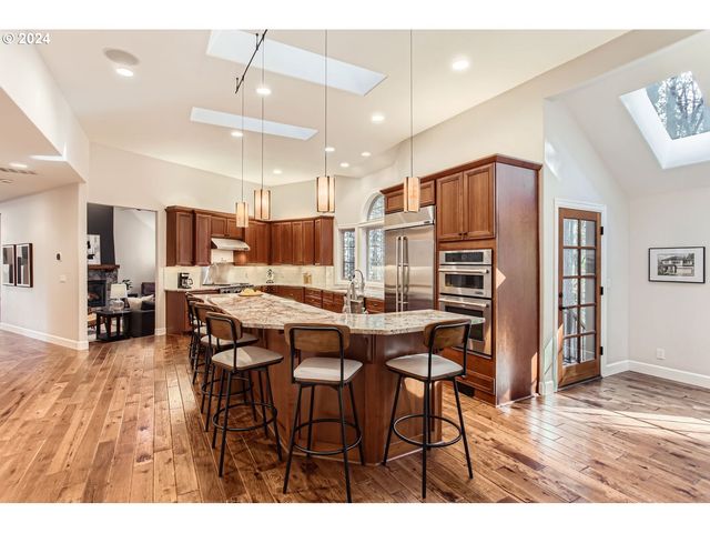 13516 Nw GLENDOVEER Dr, Portland, OR 97231