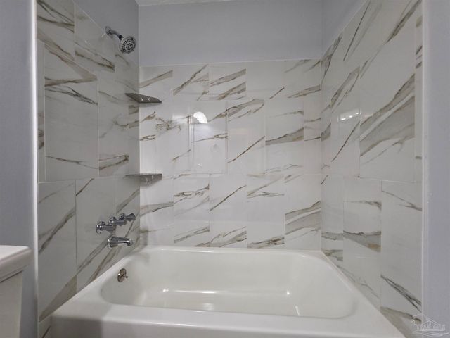 1011 N Dr Martin Luther King Jr Dr B, Pensacola, FL 32501