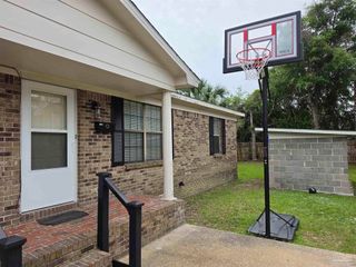 1011 N Dr Martin Luther King Jr Dr B, Pensacola, FL 32501