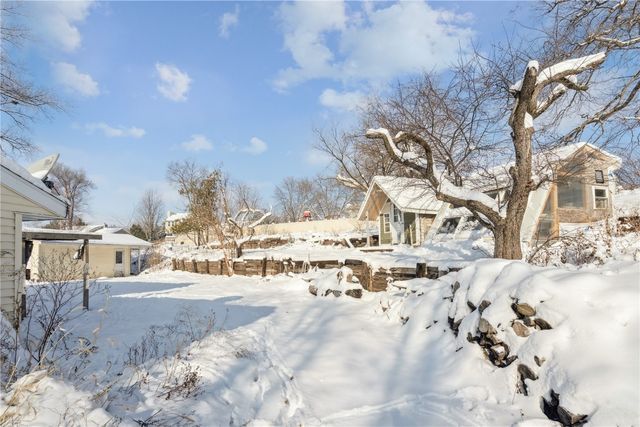 6910 Kiowa Trace NE, Cedar Rapids, IA 52411