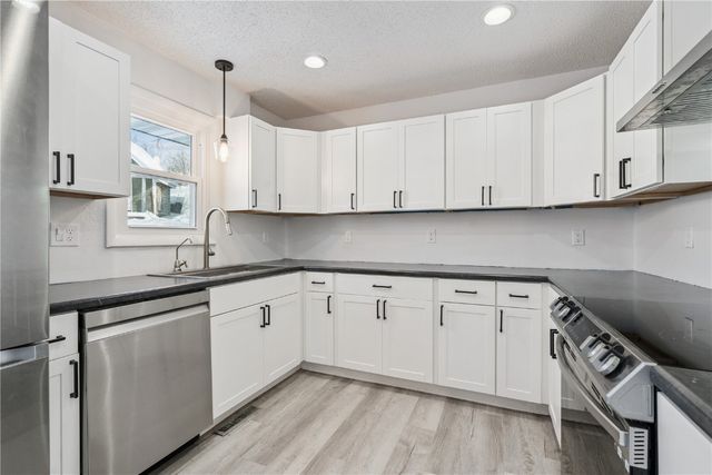 6910 Kiowa Trace NE, Cedar Rapids, IA 52411