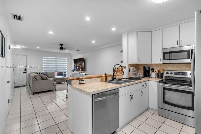 2916 Dorchester Lane, Cooper City, FL 33026