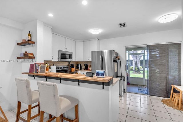 2916 Dorchester Lane, Cooper City, FL 33026