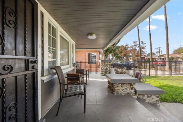 1320 W 58th Place, Los Angeles, CA 90044