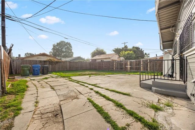 1320 W 58th Place, Los Angeles, CA 90044