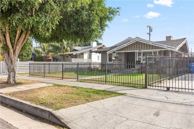 1320 W 58th Place, Los Angeles, CA 90044