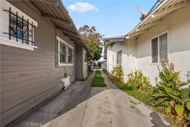 1320 W 58th Place, Los Angeles, CA 90044