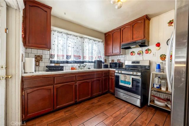 1320 W 58th Place, Los Angeles, CA 90044