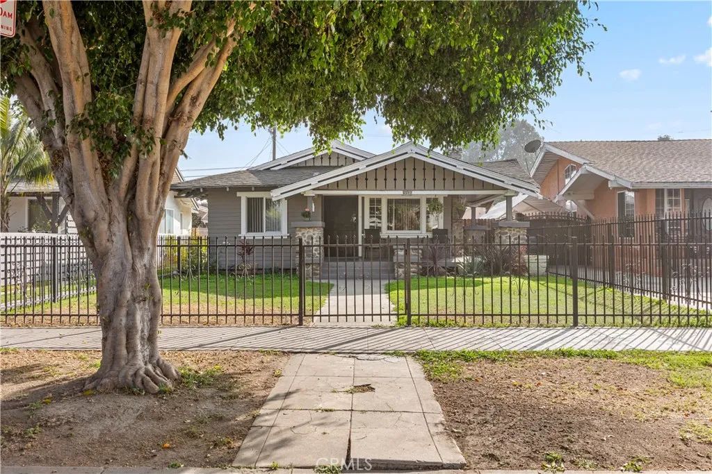 1320 W 58th Place, Los Angeles, CA 90044