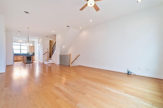 194 Harvard Street, Houston, TX 77007