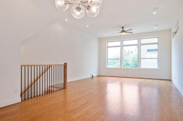 194 Harvard Street, Houston, TX 77007