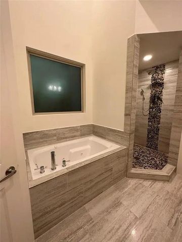 194 Harvard Street, Houston, TX 77007