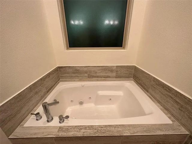 194 Harvard Street, Houston, TX 77007