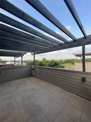 194 Harvard Street, Houston, TX 77007