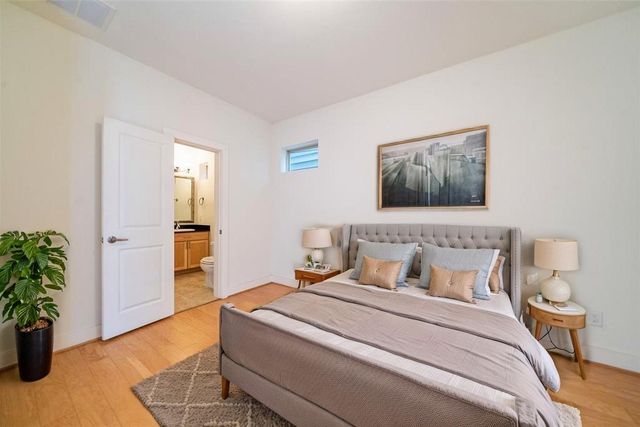 194 Harvard Street, Houston, TX 77007