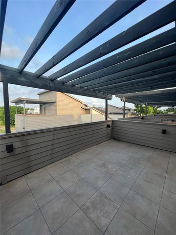 194 Harvard Street, Houston, TX 77007