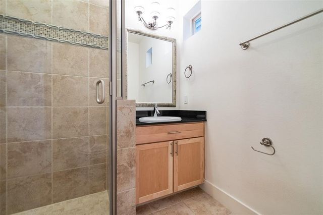 194 Harvard Street, Houston, TX 77007