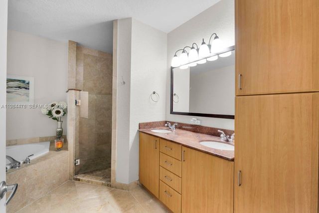 1640 Presidential Way 405, West Palm Beach, FL 33401