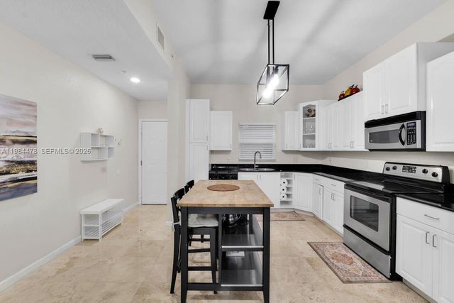 1640 Presidential Way 405, West Palm Beach, FL 33401