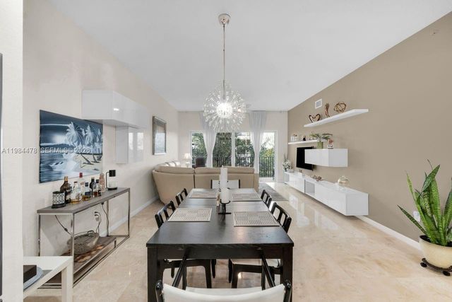 1640 Presidential Way 405, West Palm Beach, FL 33401