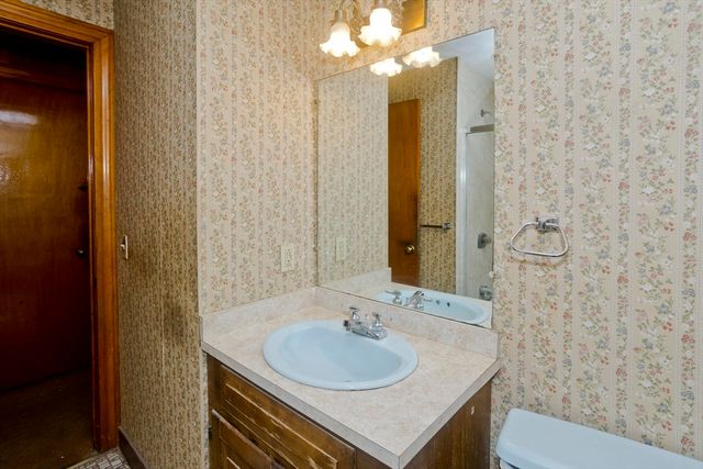 20 Southgate Ave, Westfield, MA 01085