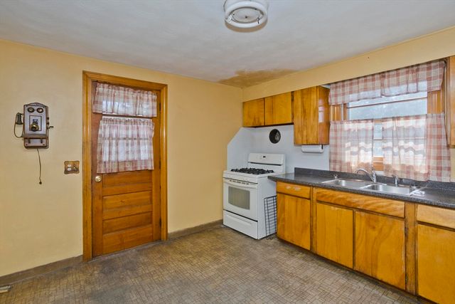 20 Southgate Ave, Westfield, MA 01085