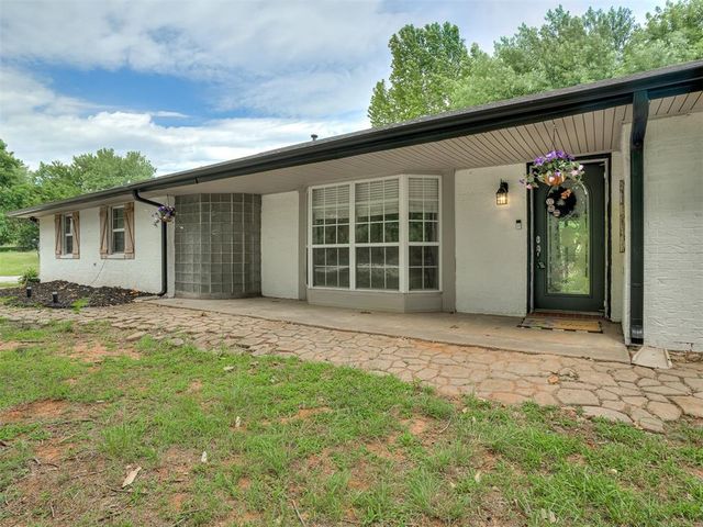 859 S Morgan Road, Blanchard, OK 73010