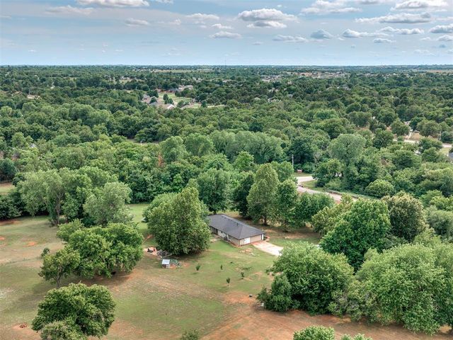859 S Morgan Road, Blanchard, OK 73010