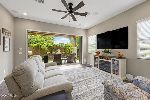 3041 S SOHO Lane, Chandler, AZ 85286