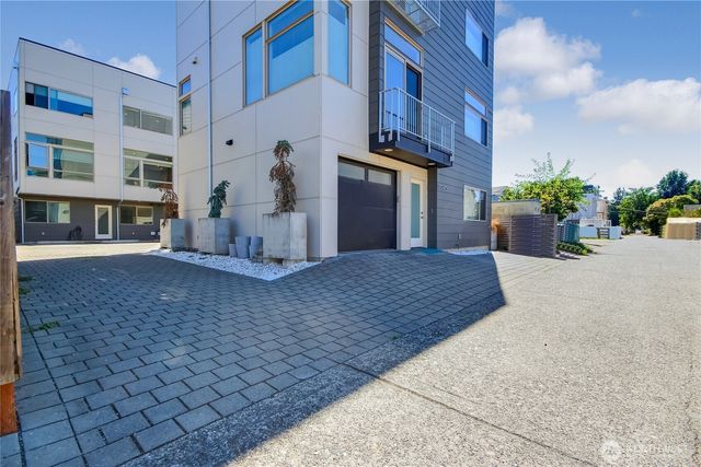 3025 62nd Avenue SW, Seattle, WA 98116