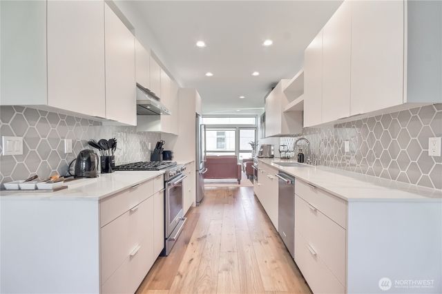 3025 62nd Avenue SW, Seattle, WA 98116
