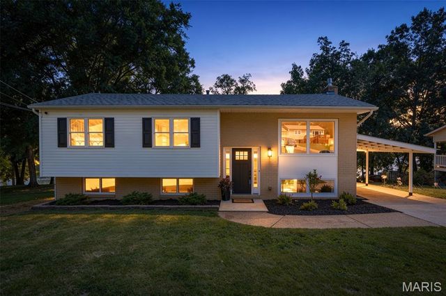 8560 W Shore Drive, Hillsboro, MO 63050