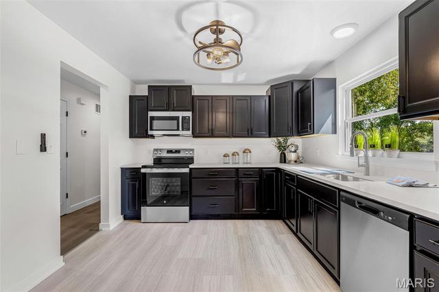 8560 W Shore Drive, Hillsboro, MO 63050