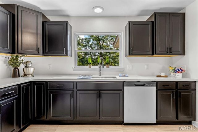 8560 W Shore Drive, Hillsboro, MO 63050