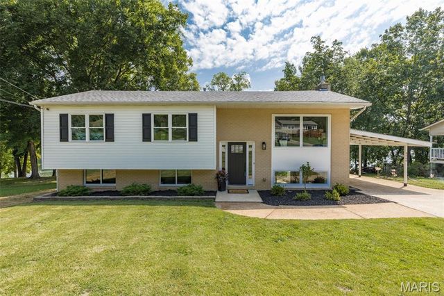8560 W Shore Drive, Hillsboro, MO 63050