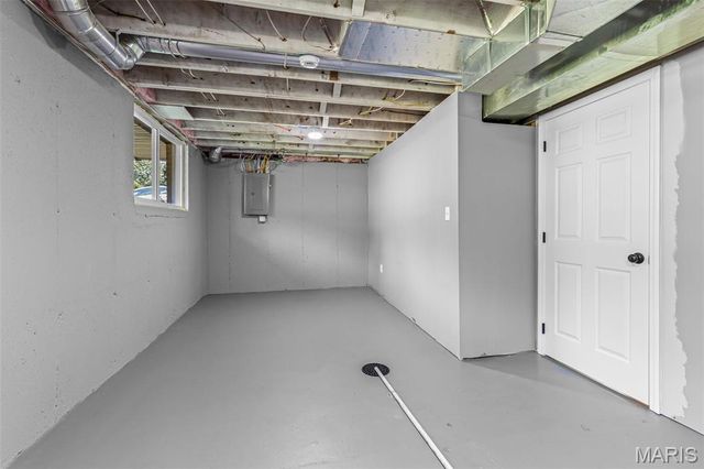 8560 W Shore Drive, Hillsboro, MO 63050