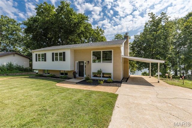 8560 W Shore Drive, Hillsboro, MO 63050