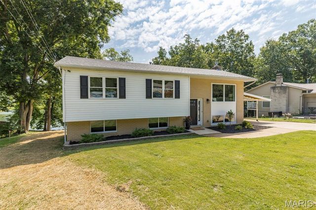 8560 W Shore Drive, Hillsboro, MO 63050