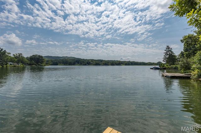 8560 W Shore Drive, Hillsboro, MO 63050