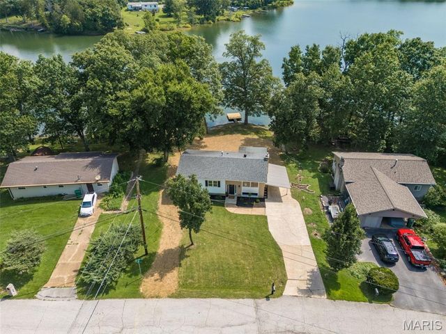 8560 W Shore Drive, Hillsboro, MO 63050