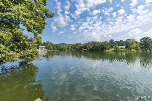 8560 W Shore Drive, Hillsboro, MO 63050