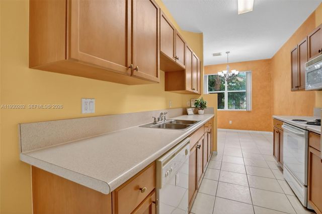 445 Rainbow Springs Ter, Royal Palm Beach, FL 33411