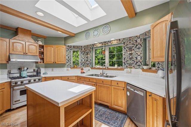 6308 Manchester Road, New Franklin, OH 44216