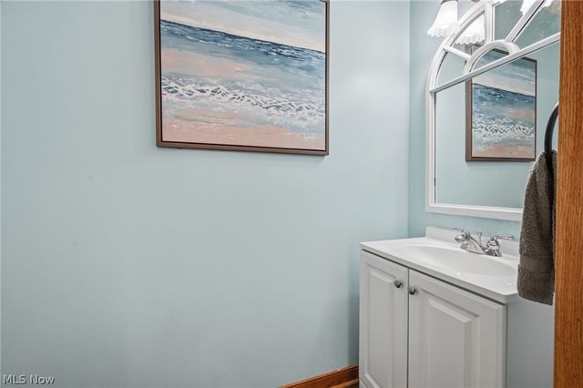 6308 Manchester Road, New Franklin, OH 44216