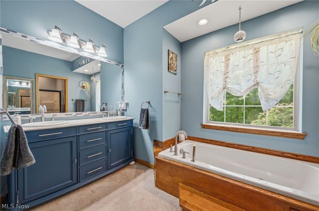 6308 Manchester Road, New Franklin, OH 44216