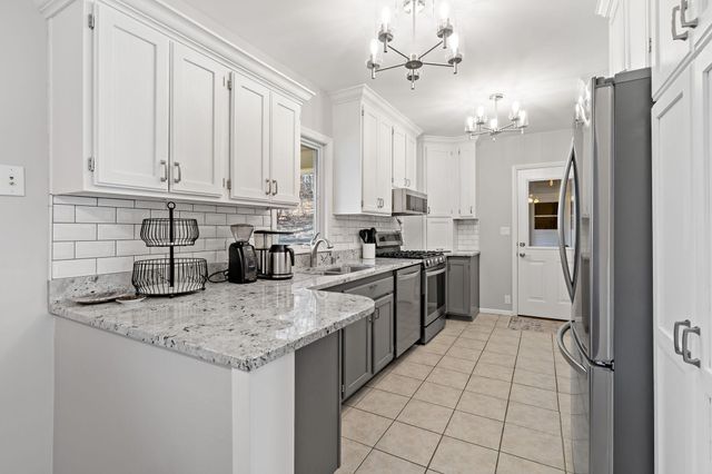 8134 Knoll Street N, Golden Valley, MN 55427